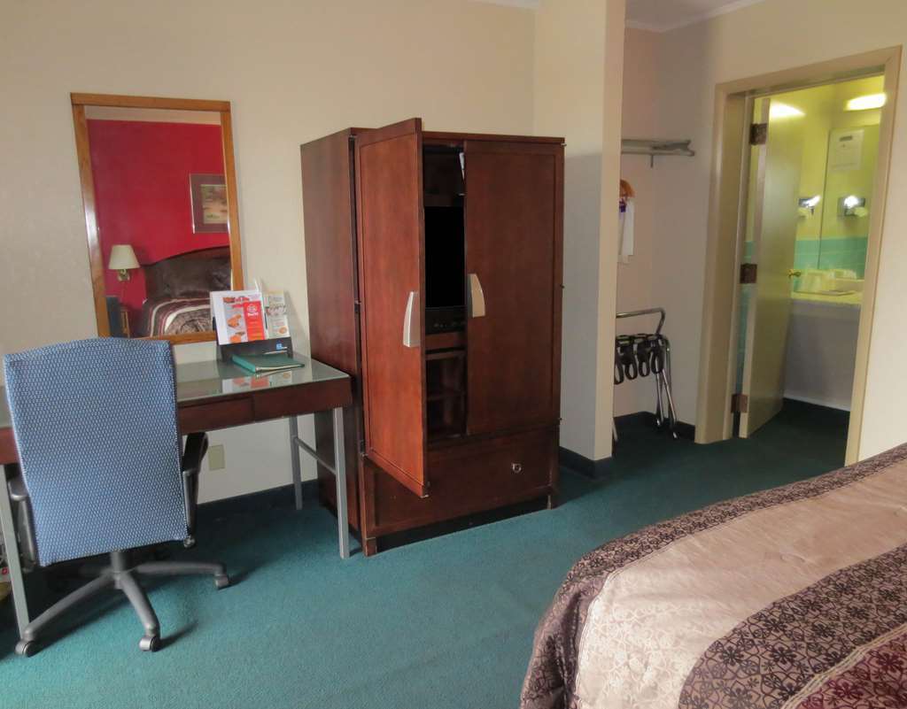 America'S Best Inn And Suites Emporia Quarto foto